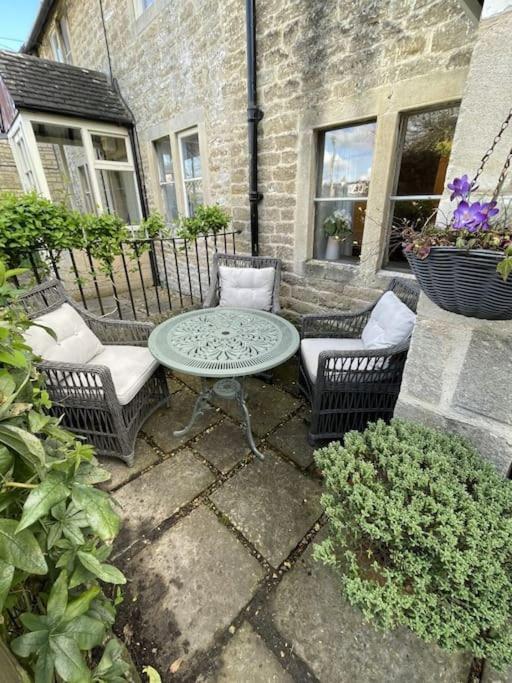 Hebe Cottage - Idyllic And Homely With Attention To Detail Atworth Екстер'єр фото