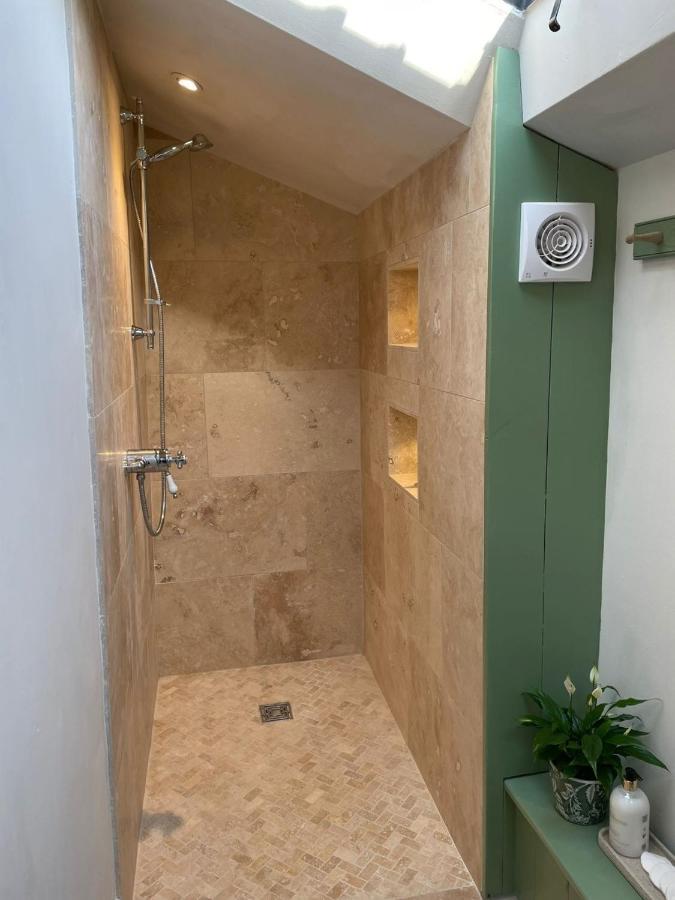 Hebe Cottage - Idyllic And Homely With Attention To Detail Atworth Екстер'єр фото