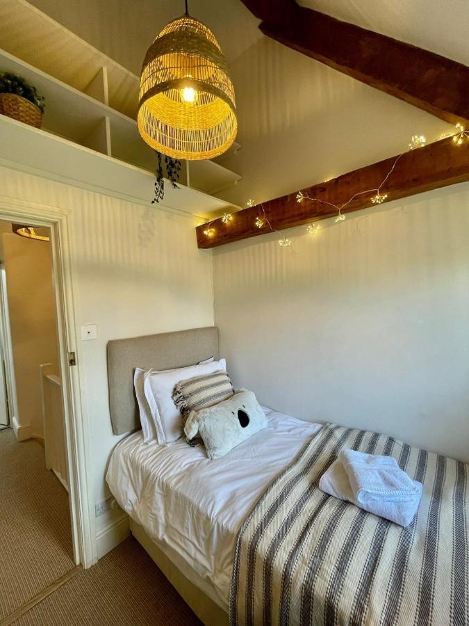 Hebe Cottage - Idyllic And Homely With Attention To Detail Atworth Екстер'єр фото