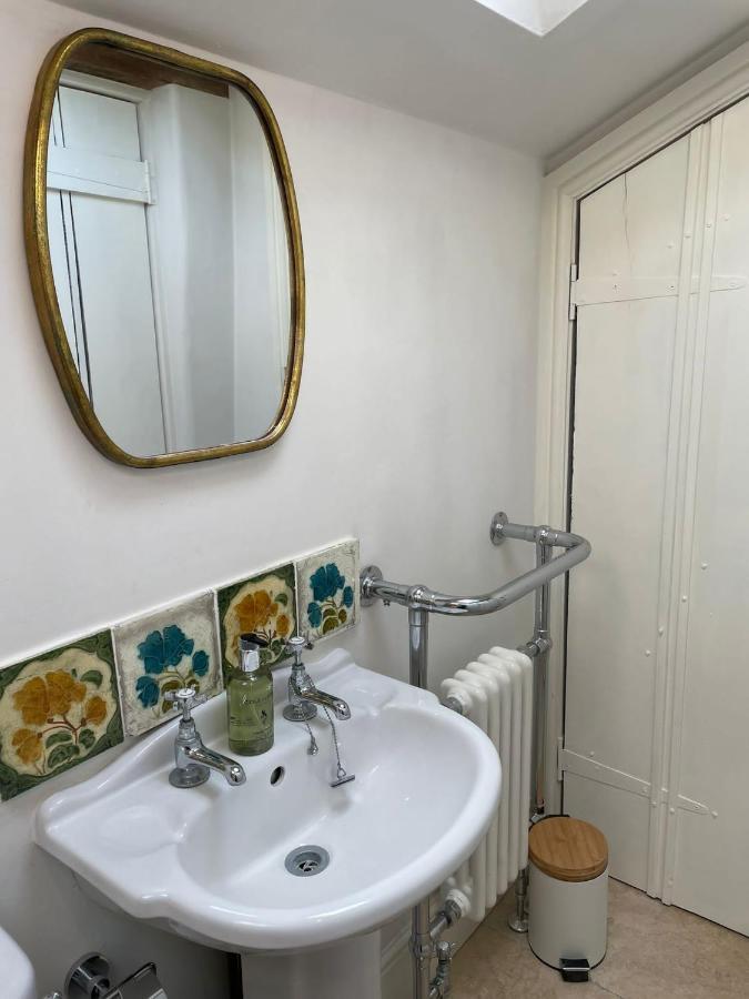 Hebe Cottage - Idyllic And Homely With Attention To Detail Atworth Екстер'єр фото