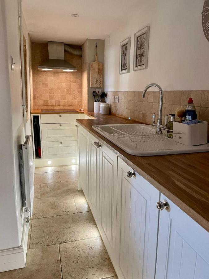 Hebe Cottage - Idyllic And Homely With Attention To Detail Atworth Екстер'єр фото