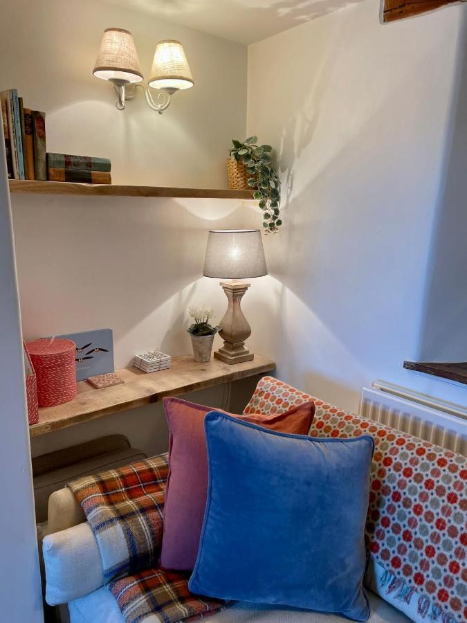 Hebe Cottage - Idyllic And Homely With Attention To Detail Atworth Екстер'єр фото