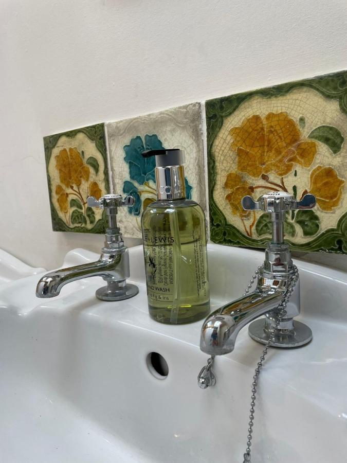 Hebe Cottage - Idyllic And Homely With Attention To Detail Atworth Екстер'єр фото