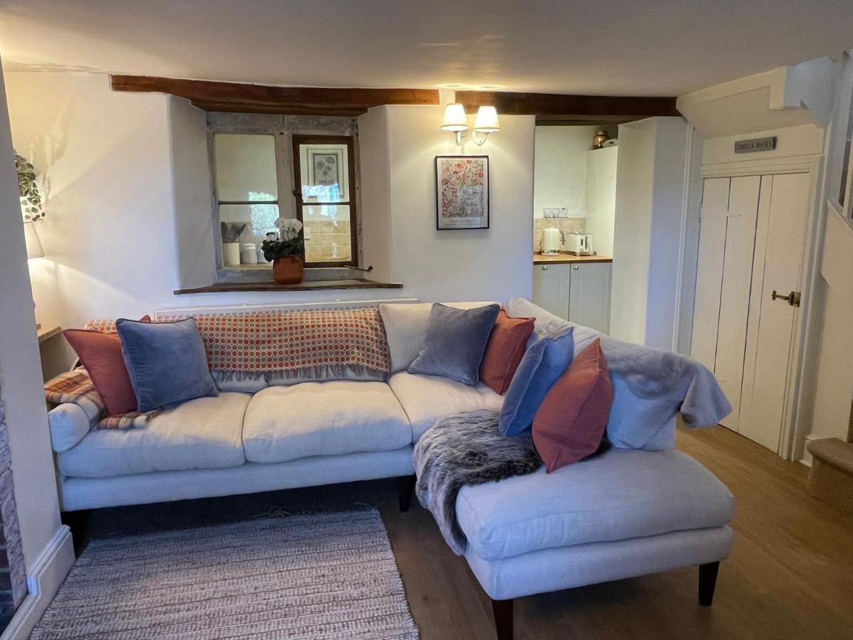 Hebe Cottage - Idyllic And Homely With Attention To Detail Atworth Екстер'єр фото